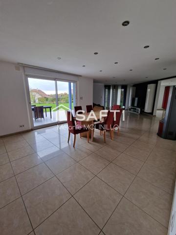 Belle Maison Traditionnelle de 260 m² édifiée sur un terrain de 1044 m²