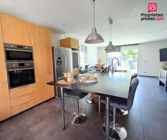 Maison de plain pied avec piscine et appartement indépendant proche toutes commodités