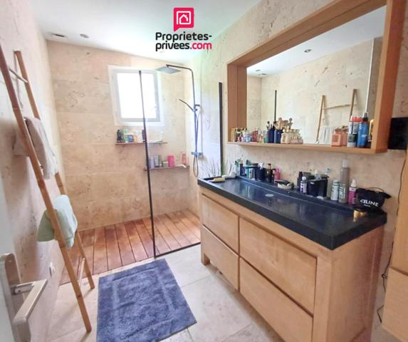 Maison de plain pied avec piscine et appartement indépendant proche toutes commodités