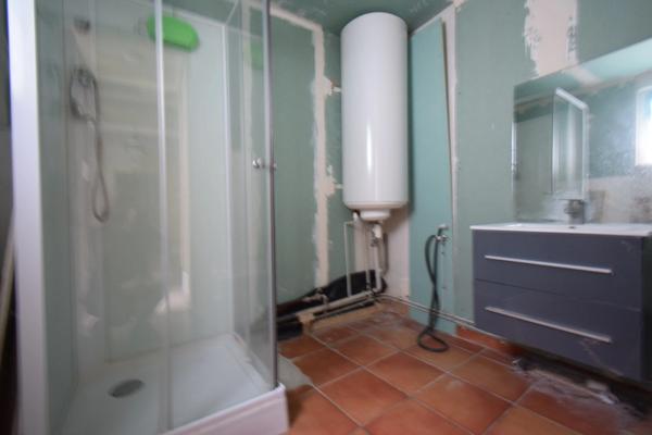 Maison de ville à vendre à NEUILLY SAINT FRONT (02) de 65 m²habitable-4 pièces -2 chambres -courette - cave voûtée de 10 m² – Avec travaux