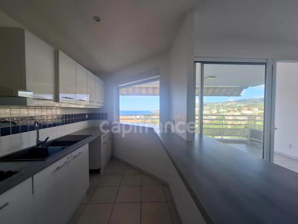 A Louer - Appartement de type 4 - Terrasse - Box - Parking - Vue mer - SCHOELCHER - Plateau Fofo