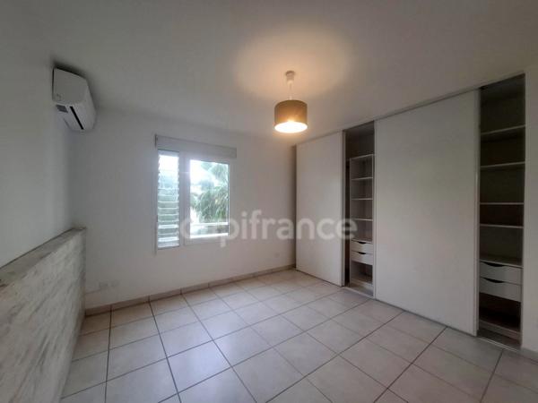 A Louer - Appartement de type 4 - Terrasse - Box - Parking - Vue mer - SCHOELCHER - Plateau Fofo