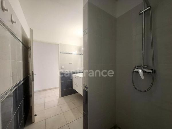 A Louer - Appartement de type 4 - Terrasse - Box - Parking - Vue mer - SCHOELCHER - Plateau Fofo