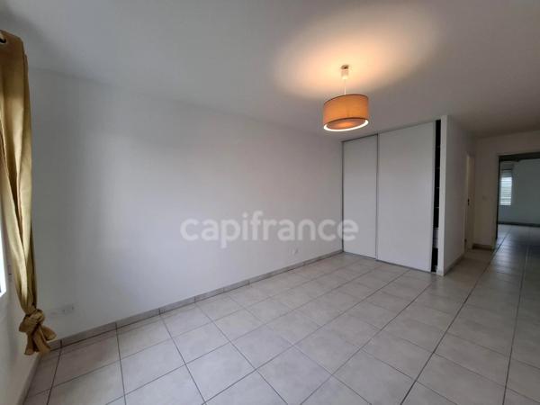 A Louer - Appartement de type 4 - Terrasse - Box - Parking - Vue mer - SCHOELCHER - Plateau Fofo
