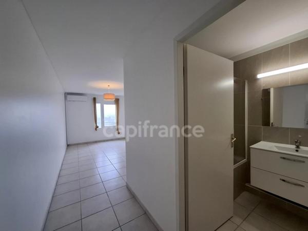 A Louer - Appartement de type 4 - Terrasse - Box - Parking - Vue mer - SCHOELCHER - Plateau Fofo
