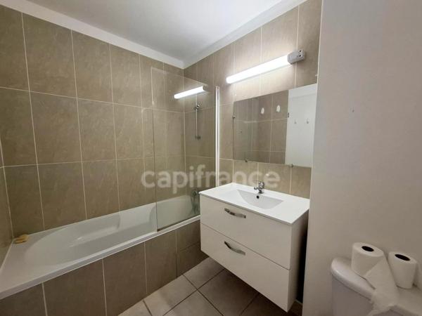 A Louer - Appartement de type 4 - Terrasse - Box - Parking - Vue mer - SCHOELCHER - Plateau Fofo
