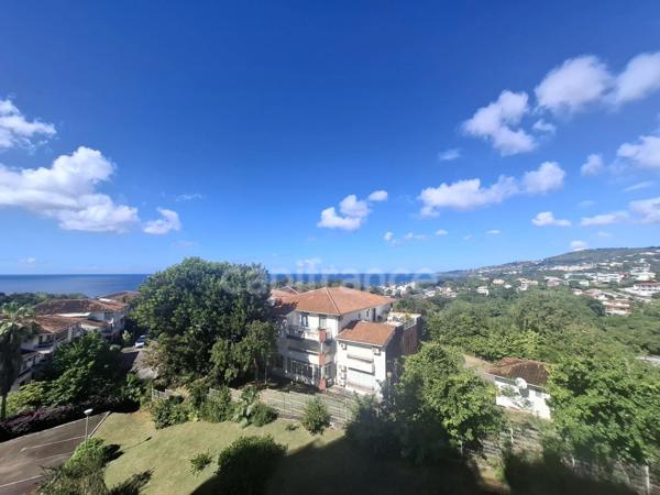A Louer - Appartement de type 4 - Terrasse - Box - Parking - Vue mer - SCHOELCHER - Plateau Fofo