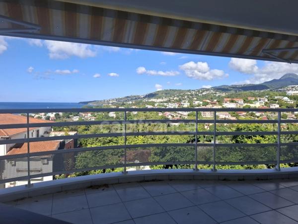 A Louer - Appartement de type 4 - Terrasse - Box - Parking - Vue mer - SCHOELCHER - Plateau Fofo
