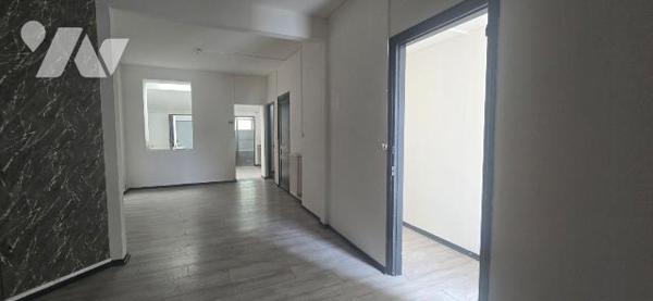 Maison à Vendre à Denain (59220) en Nord (59)

Cette maison de 103 m² de surface habitable se...