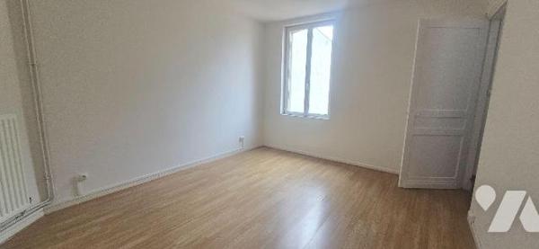 Maison à Vendre à Denain (59220) en Nord (59)

Cette maison de 103 m² de surface habitable se...