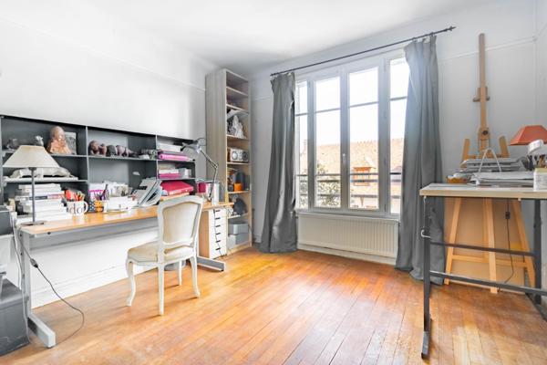 Charme et beaux volumes, proche des commodités