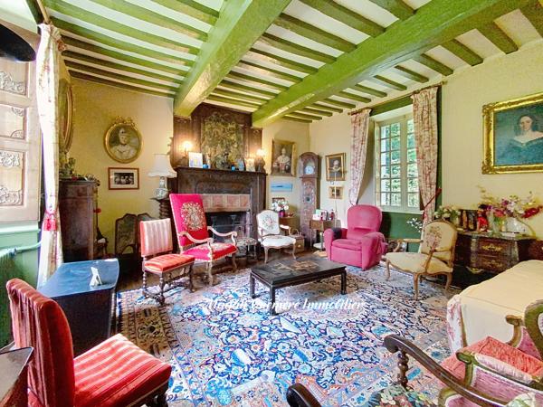Demeure 8 pièces - 180 m² habitables dans son parc arboré de 1 ha 746