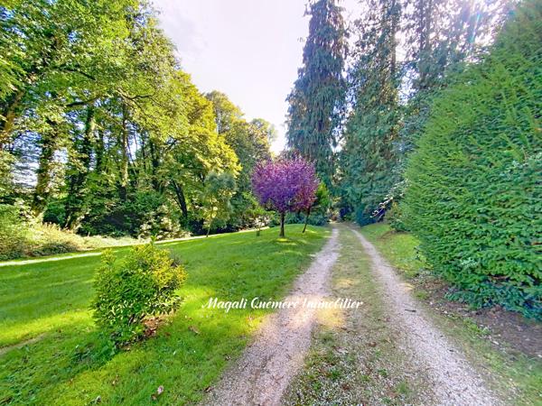 Demeure 8 pièces - 180 m² habitables dans son parc arboré de 1 ha 746