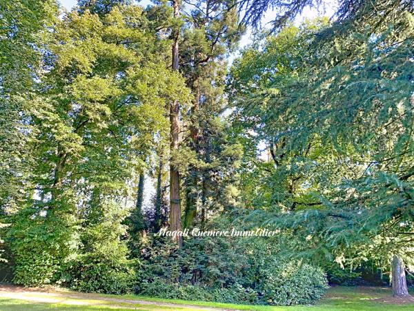Demeure 8 pièces - 180 m² habitables dans son parc arboré de 1 ha 746