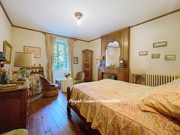 Demeure 8 pièces - 180 m² habitables dans son parc arboré de 1 ha 746