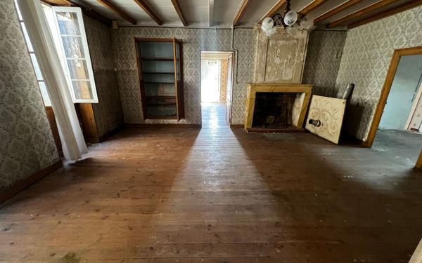 Maison à vendre    4 pièces • 223 m2 Cozes