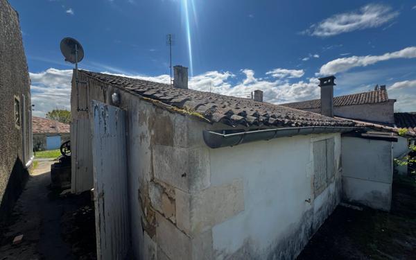 Maison à vendre    4 pièces • 223 m2 Cozes