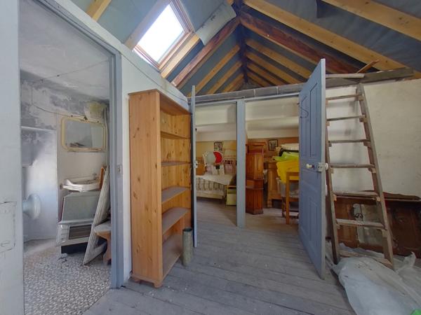 04850 JAUSIERS Maison coup de coeur et dépendances