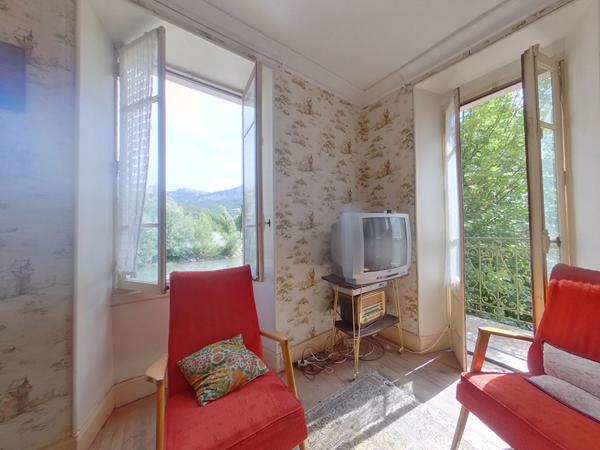 04850 JAUSIERS Maison coup de coeur et dépendances