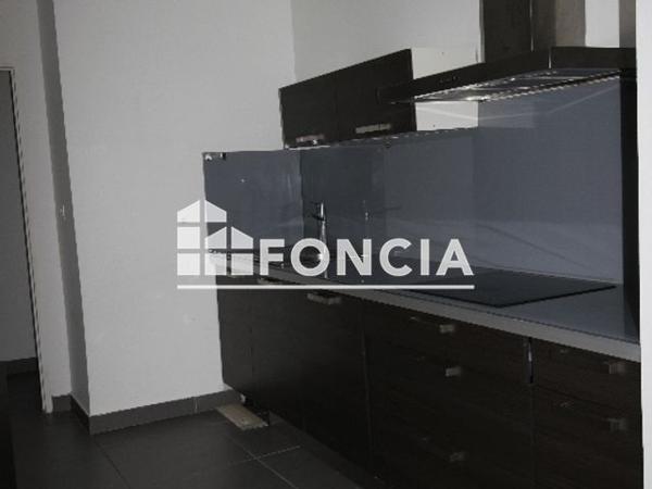 Location Appartement 3 pièces 69.6 m² - 74 AV CH DE GAULLE La Roche Sur Foron 74800