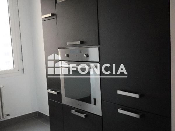 Location Appartement 3 pièces 69.6 m² - 74 AV CH DE GAULLE La Roche Sur Foron 74800