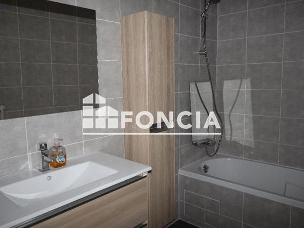 Location Appartement 3 pièces 69.6 m² - 74 AV CH DE GAULLE La Roche Sur Foron 74800