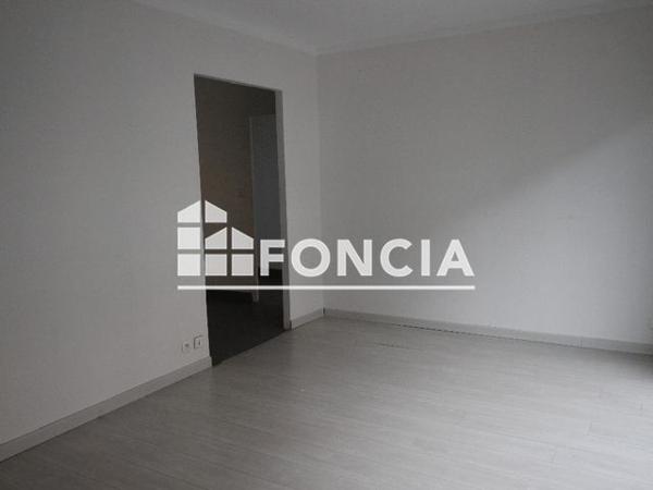 Location Appartement 3 pièces 69.6 m² - 74 AV CH DE GAULLE La Roche Sur Foron 74800