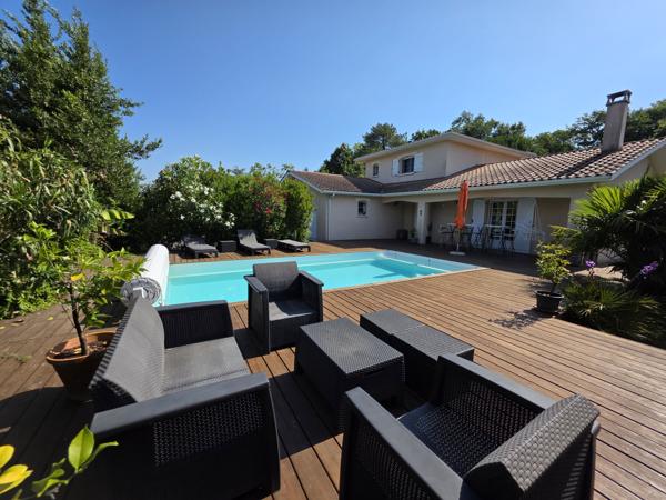 Maison
         6 pièces
        - 163 m² Exclusivité 662 000 € *