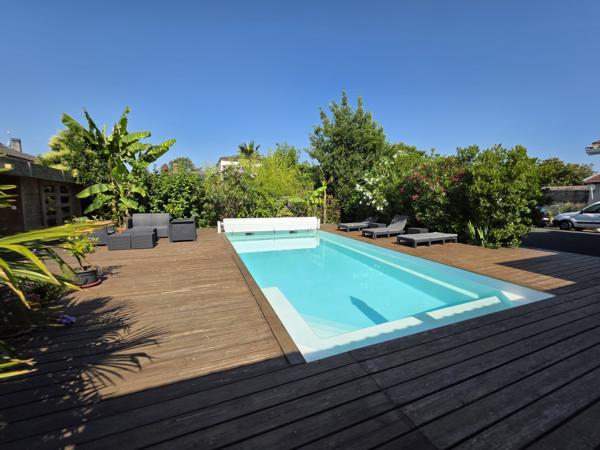 Maison
         6 pièces
        - 163 m² Exclusivité 662 000 € *