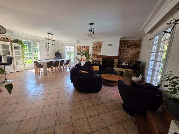 Maison
         6 pièces
        - 163 m² Exclusivité 662 000 € *