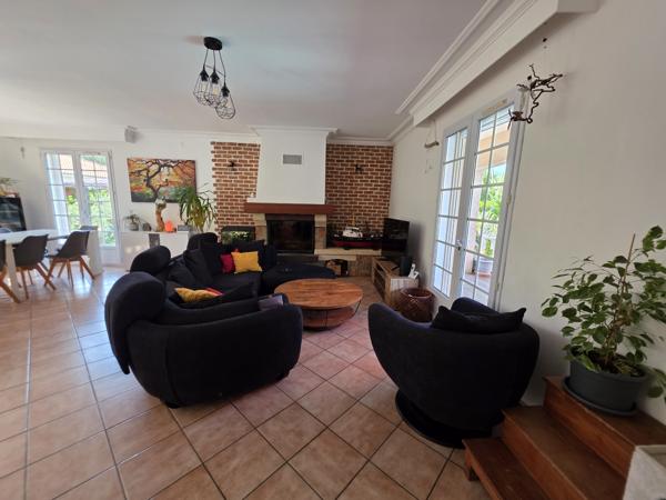 Maison
         6 pièces
        - 163 m² Exclusivité 662 000 € *