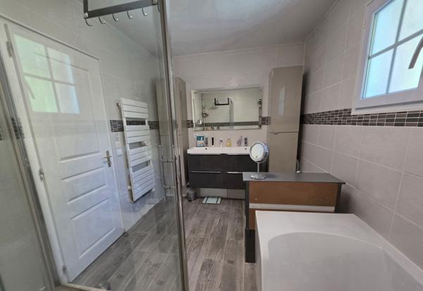 Maison
         6 pièces
        - 163 m² Exclusivité 662 000 € *