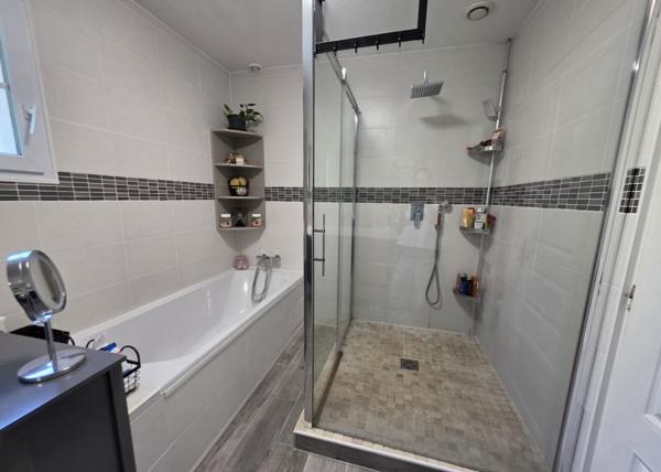 Maison
         6 pièces
        - 163 m² Exclusivité 662 000 € *
