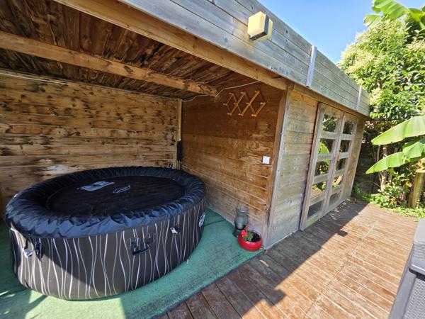 Maison
         6 pièces
        - 163 m² Exclusivité 662 000 € *