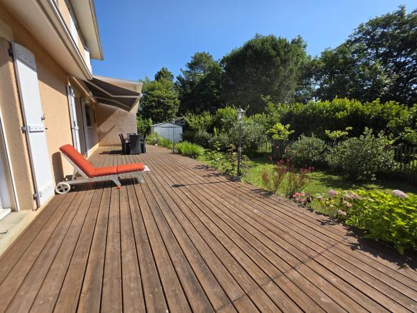 Maison
         6 pièces
        - 163 m² Exclusivité 662 000 € *