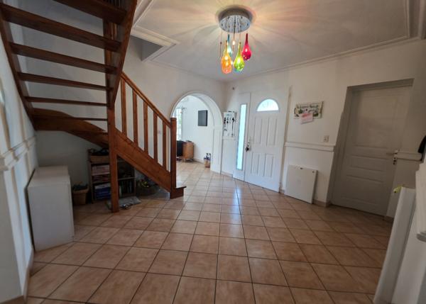 Maison
         6 pièces
        - 163 m² Exclusivité 662 000 € *