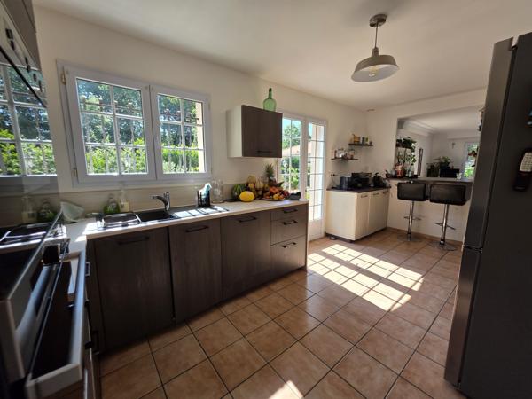 Maison
         6 pièces
        - 163 m² Exclusivité 662 000 € *