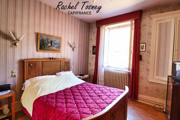 Dpt Haute-Saône (70), à vendre PLANCHER LES MINES, IMMEUBLE DE COMMERCE avec salle de réception et cour