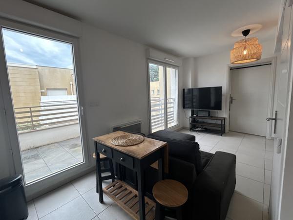 RESIDENCE RECENTE - BALCON - PARKING