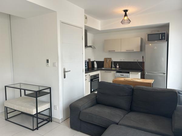 RESIDENCE RECENTE - BALCON - PARKING