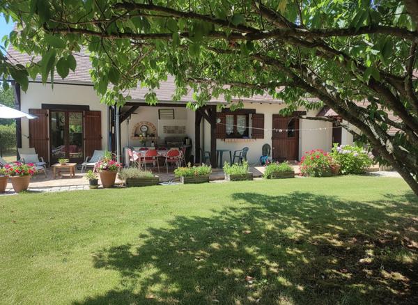 Dans un domaine de standing ! Belle maison de type Solognote avec piscine