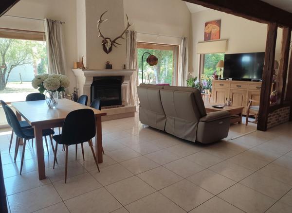 Dans un domaine de standing ! Belle maison de type Solognote avec piscine