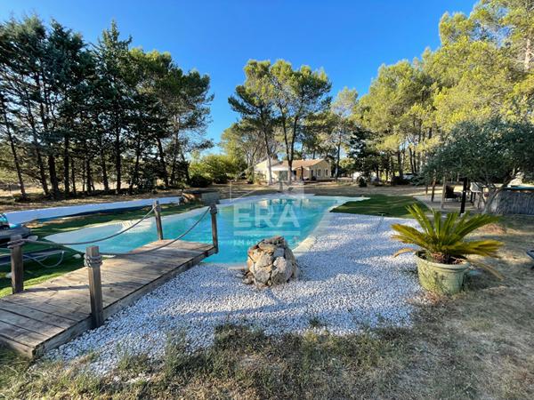 Maison Lambesc 5 pièces 123m2 + piscine lagon + sauna et jacuzzi + triple garagesur parcelle de7000m²