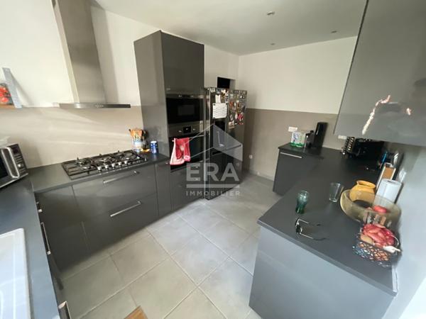 Maison Lambesc 5 pièces 123m2 + piscine lagon + sauna et jacuzzi + triple garagesur parcelle de7000m²