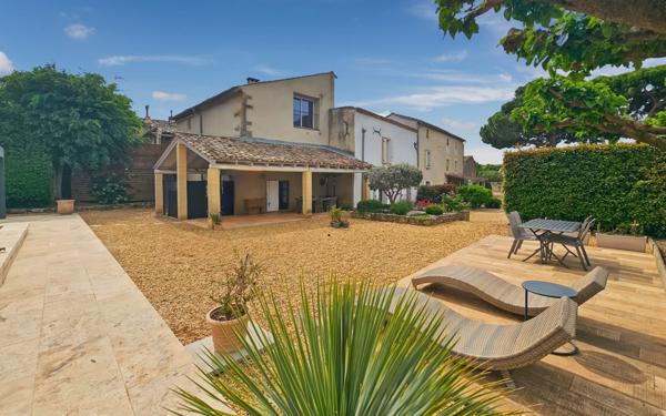 Maison à vendre    8 pièces •  Uzès