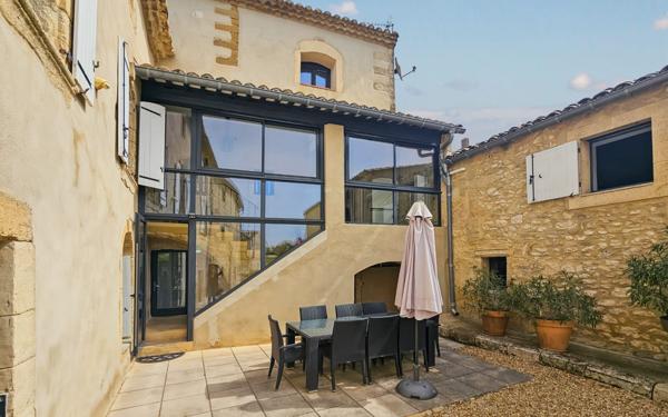 Maison à vendre    8 pièces •  Uzès