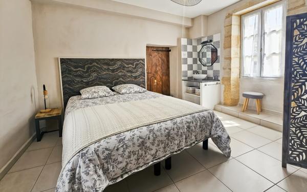Maison à vendre    8 pièces •  Uzès