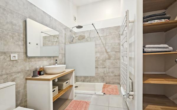 Maison à vendre    8 pièces •  Uzès