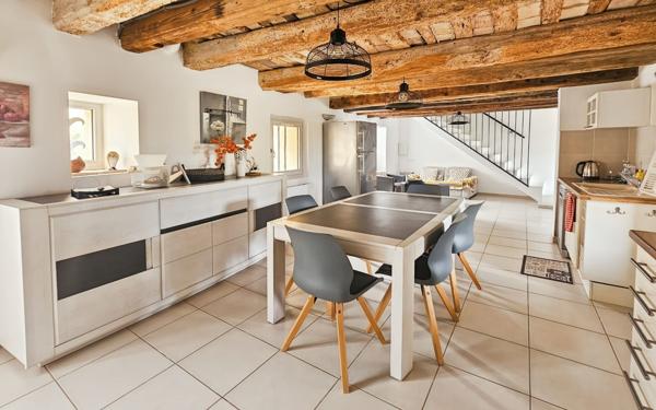 Maison à vendre    8 pièces •  Uzès