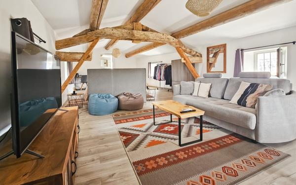 Maison à vendre    8 pièces •  Uzès